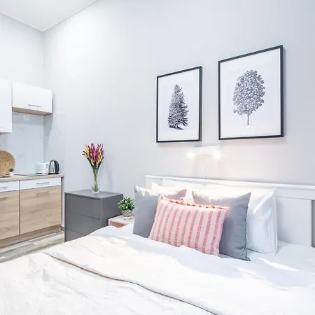 New - And Modern ブダペスト