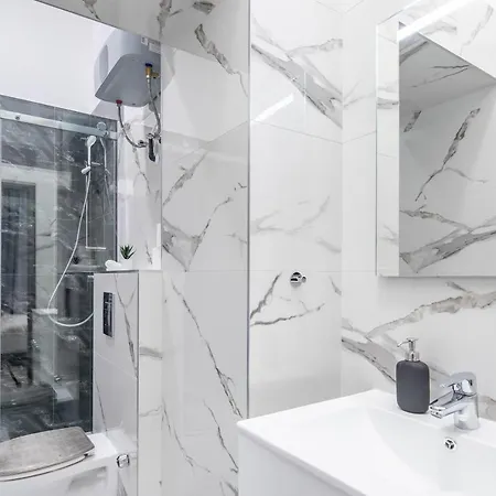 アパート New - And Modern